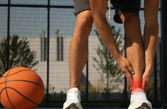 腳踝扭傷怎麼辦?解析韌帶拉傷等級、緊急處理 RICE 與復健治療建議